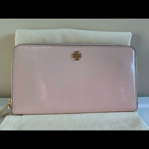 Authentic Tory Burch leather wallet.
